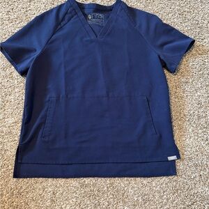 FIGS women’s scrub top